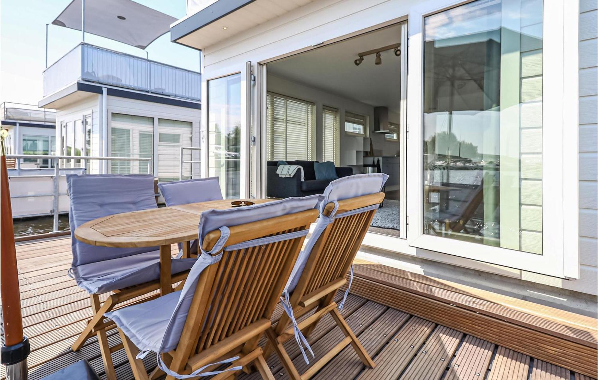 Aqualiving Hotel Aalsmeer Exterior photo